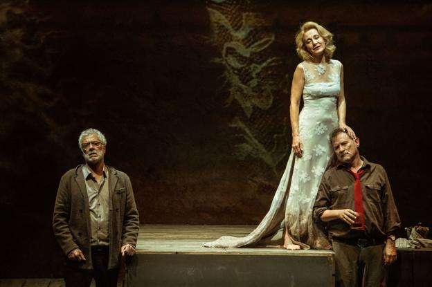 Adolfo Fernández dirige 'En la orilla', un texto de Rafael Chirbes, protagonizado por Sonia Almarcha, Marcial Álvarez y Rafael Calatayud. 