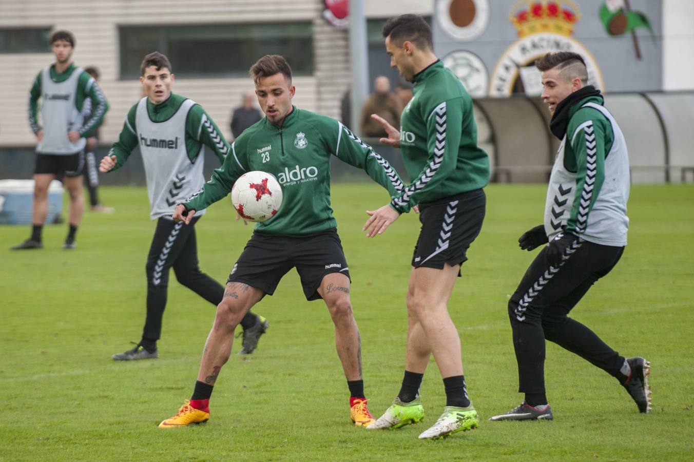 Entrenamiento del Racing para preparar el partido ante el Mirandés