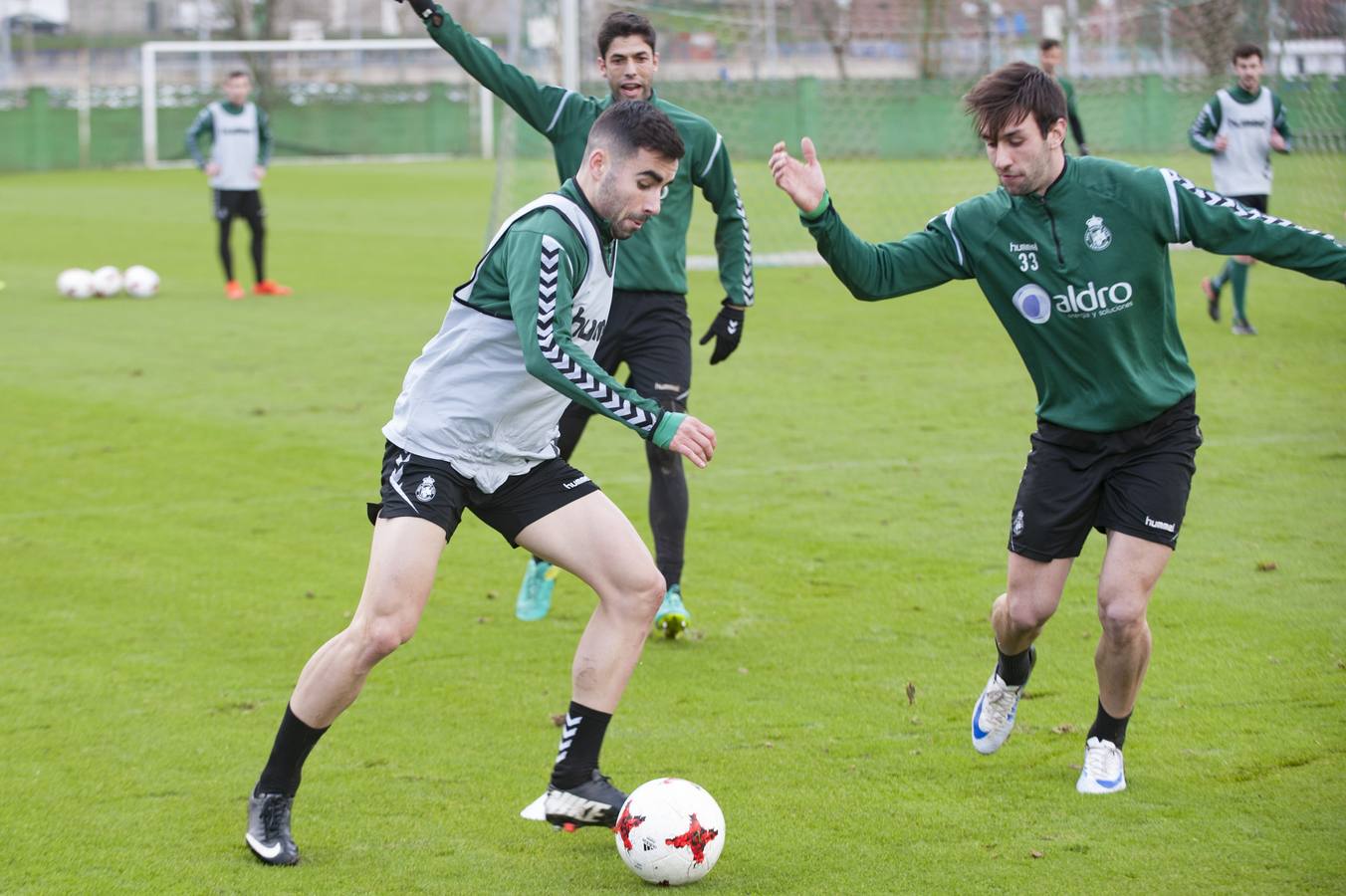 Entrenamiento del Racing para preparar el partido ante el Mirandés