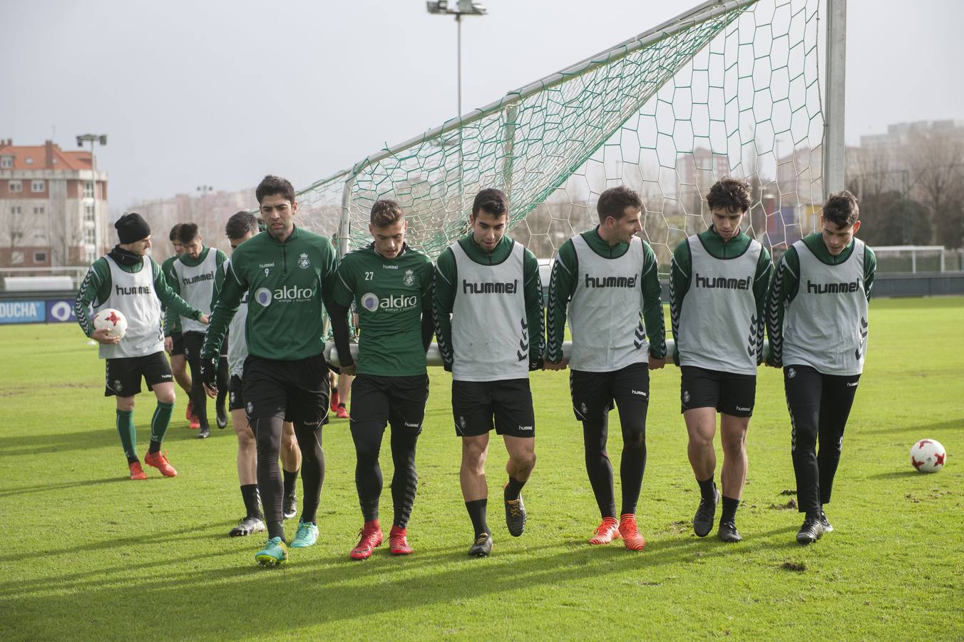 Entrenamiento del Racing para preparar el partido ante el Mirandés