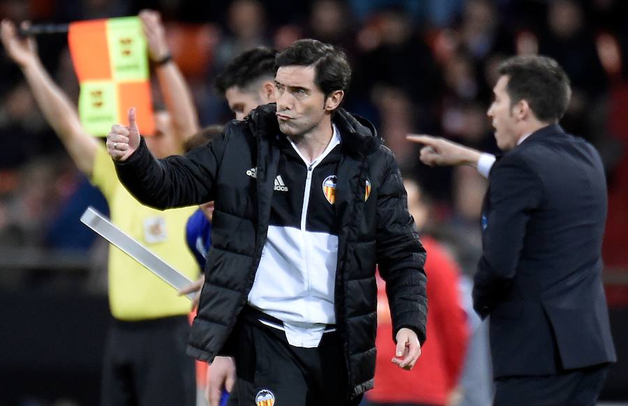 Guedes y Rodrigo sellaron una remontada del Valencia ante el Alavés en Copa del Rey ayudada por un error del portero Sivera y la expulsión de Diéguez.