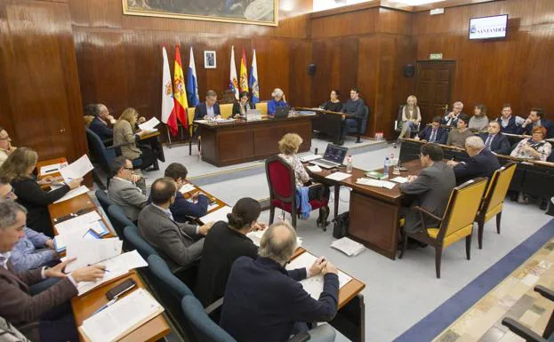 Un pleno reciente del Ayuntamiento de Santander.