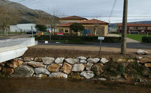 Cs de Buelna solicita la instalación de un sistema que evite accidentes en el nuevo puente de Barros