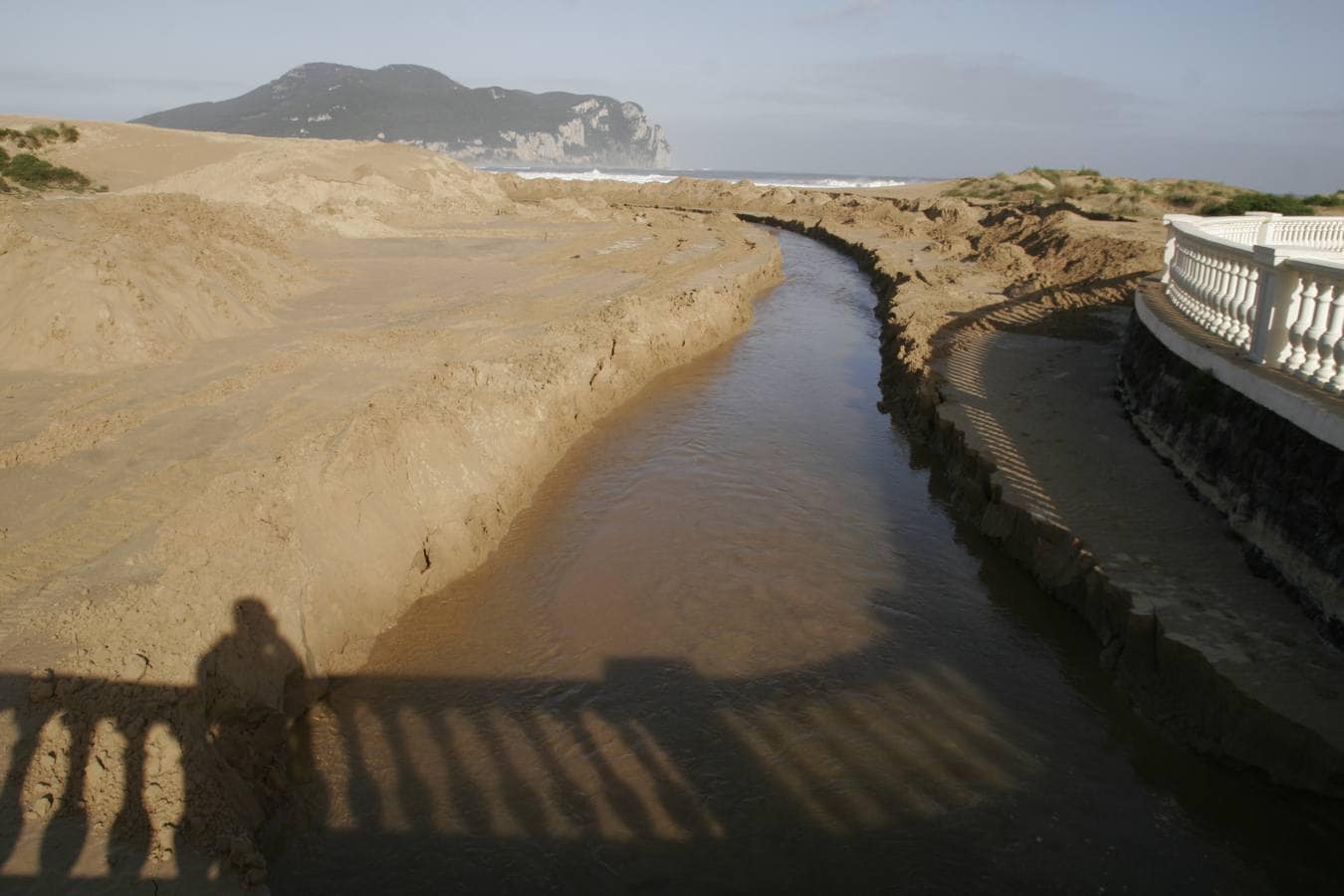 El temporal se vuelve a cebar con El Puntal de Laredo