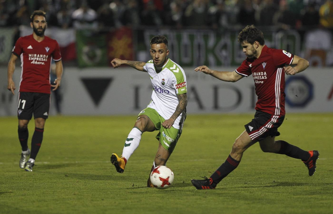 El equipo cántabro sumó una sufrida victoria en el campo del Mirandés.