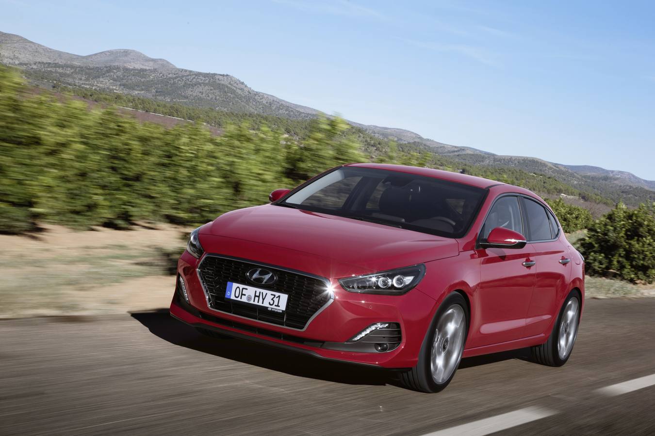 Hyundai añade a la gama i30 la versión Fastback, una versión más larga que se caracteriza por el nuevo diseño de la parte posterior. Se vende con la posibilidad de dos motores de gasolina, a partir de 16.165 euros.