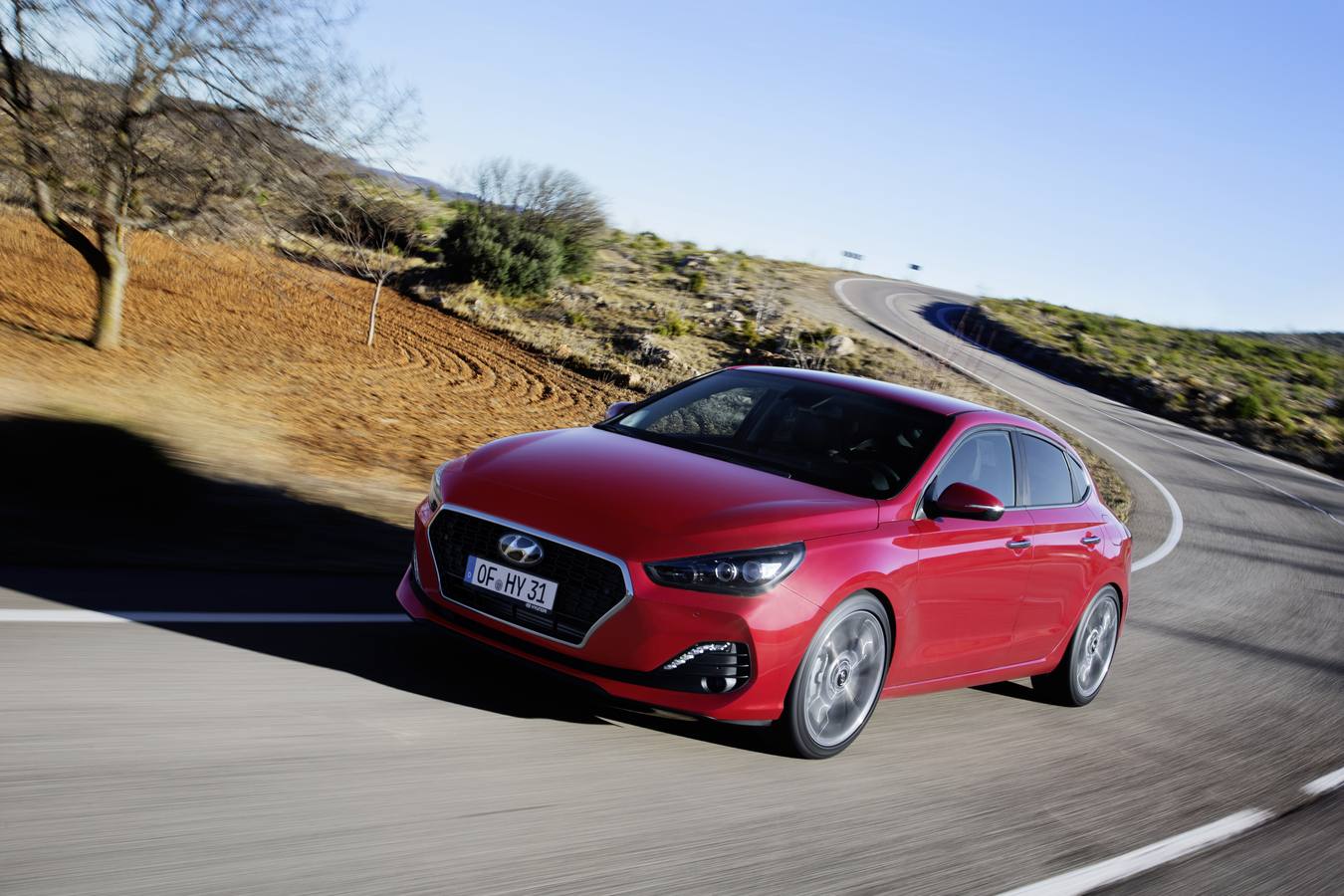 Hyundai añade a la gama i30 la versión Fastback, una versión más larga que se caracteriza por el nuevo diseño de la parte posterior. Se vende con la posibilidad de dos motores de gasolina, a partir de 16.165 euros.