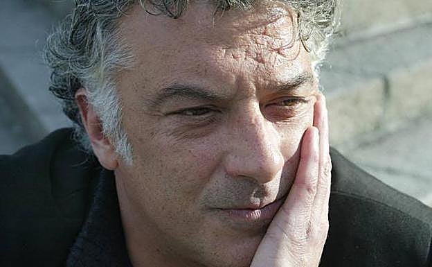 «El cochino dinero nos convierte en monstruos de nosotros mismos»