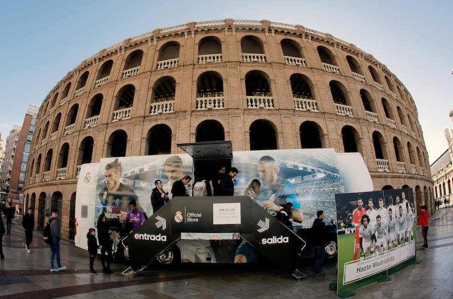 El Real Madrid venció a domicilio por 1-4 al Valencia en Mestalla en la jornada 21 del campeonato liguero. Cristiano anotó un doblete de penalti y Mina recortó distancias pero los goles de Marcelo y Kroos terminaron por dar la victoria al cuadro blanco.