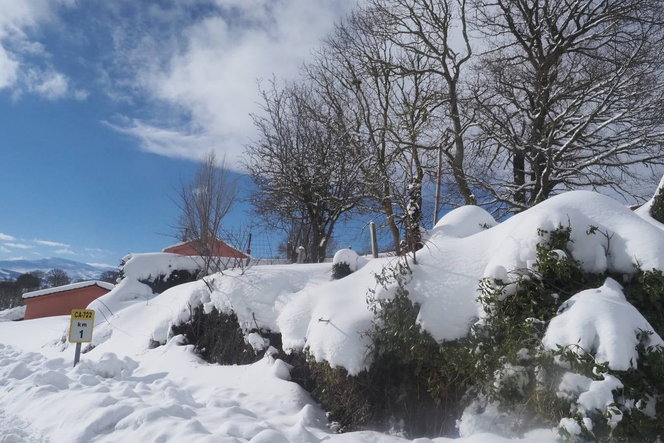 Un manto blanco cubre la zona de Campoo