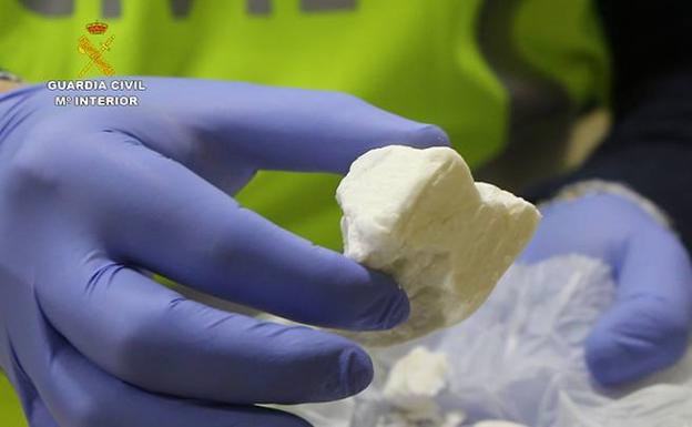 Imagen principal - Desarticulada una red de distribución de cocaína de gran pureza en el Valle de Cabuérniga