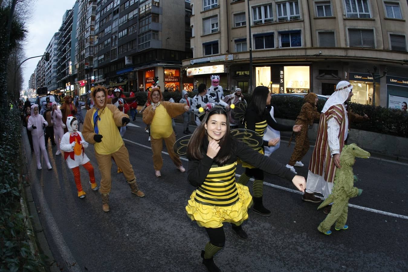 Medusas y muñecas de goma eva toman Santander