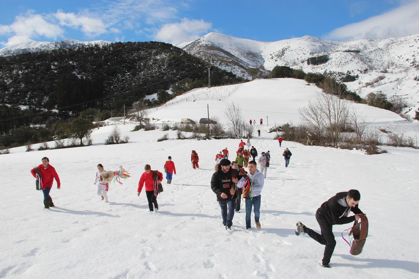 El carnaval de Piasca, bajo la nieve