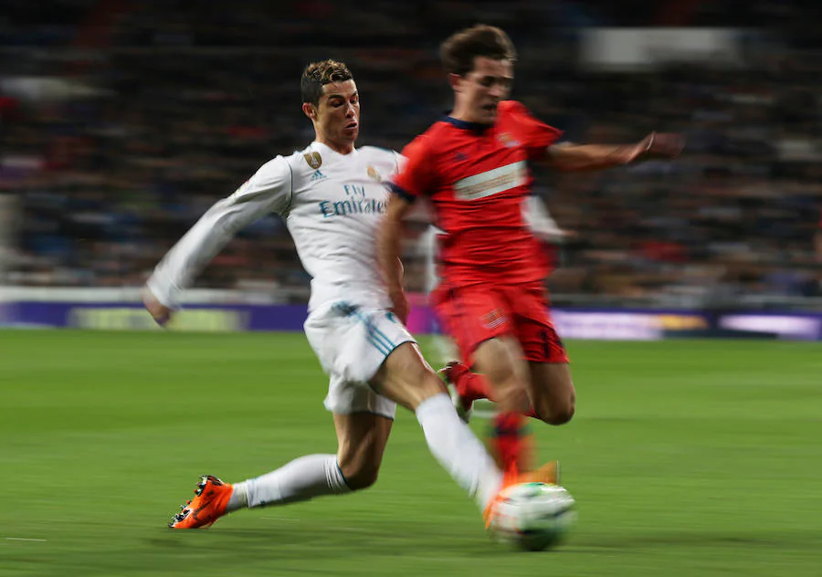 El equipo de Zidane encontró en una lánguida Real Sociedad al rival perfecto para ganar moral, pero aún así encajó dos goles (5-2) en el Santiago Bernabéu.