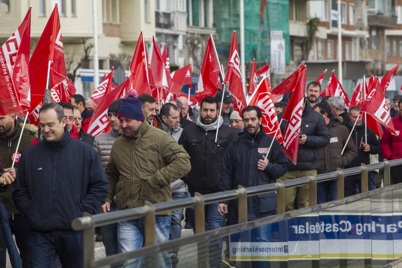 Las Federaciones de Industria de CC OO y UGT han celebrado una asamblea y una manifestación para reclamar el convenio colectivo del sector, pendiente desde 2016