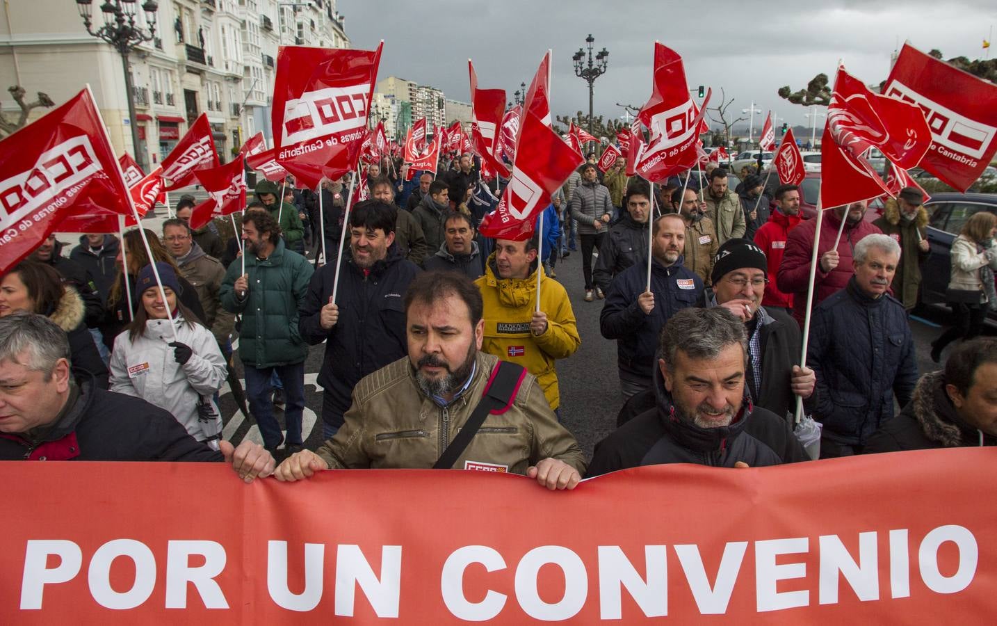 Las Federaciones de Industria de CC OO y UGT han celebrado una asamblea y una manifestación para reclamar el convenio colectivo del sector, pendiente desde 2016