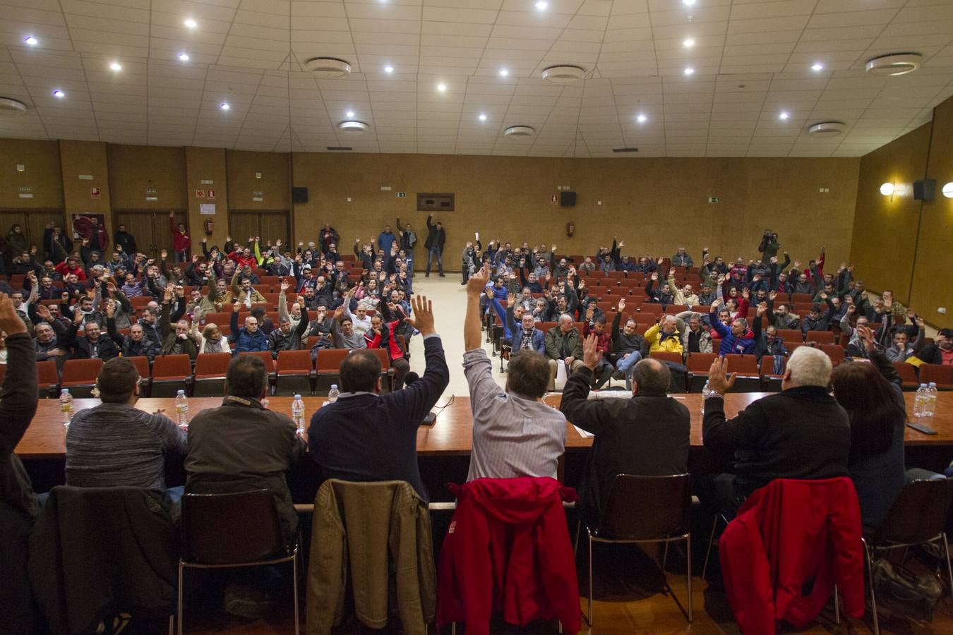 Las Federaciones de Industria de CC OO y UGT han celebrado una asamblea y una manifestación para reclamar el convenio colectivo del sector, pendiente desde 2016