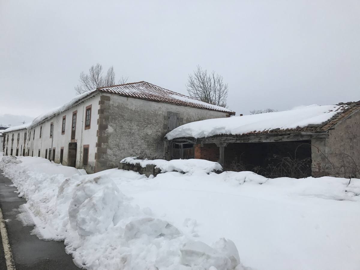 Cañeda, Soto y Reinosa muestran aun un paisaje blanco con grandes acumulaciones de nieve