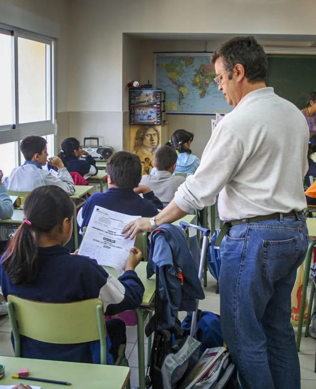 Los padres de alumnos critican la privatización de la educación. :: j. g.