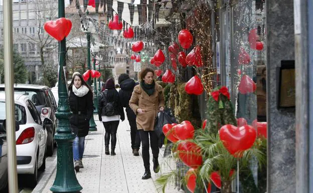 El comercio de Torrelavega «enamora» por San Valentín con grandes descuentos y promociones