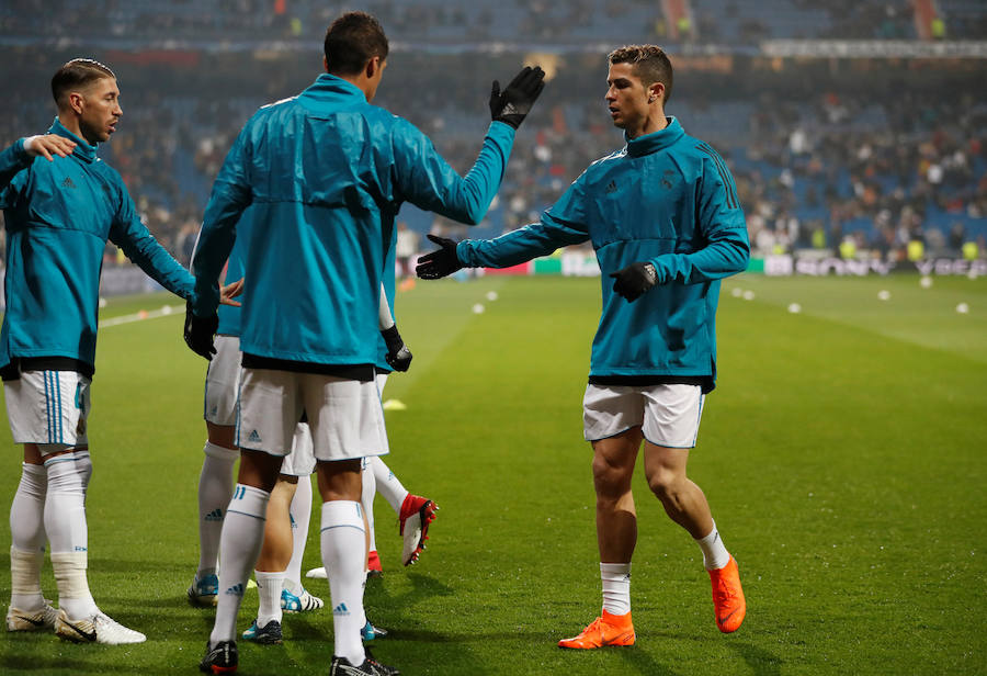 El Real Madrid deja contra las cuerdas al PSG tras una remontada heroica y otro doblete del portugués Cristiano Ronaldo (3-1).