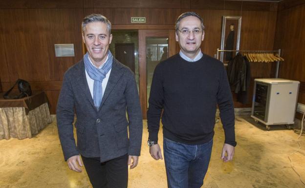 Joaquín Solanas, a la izquierda, junto a Carlos Bedia