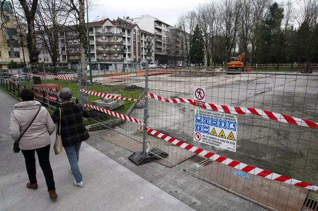  La zona donde se construirá la cubierta continúa vallada pero sin actividad. 