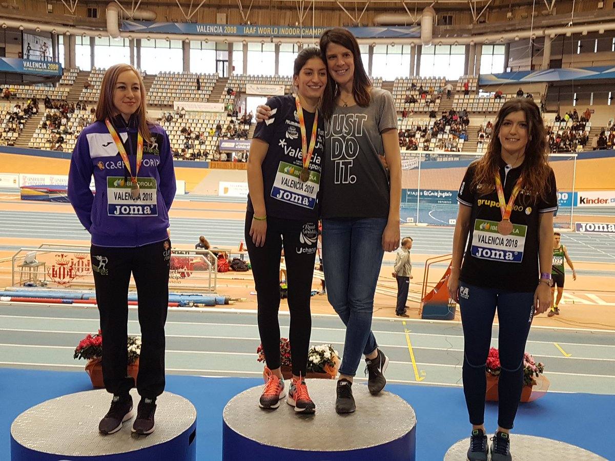 Saleta Fernández, que entrena a las órdenes de Ramón Torralbo, se proclamó nueva campeona de España de altura, sucediendo así a Ruth Beitia. La exatleta cántabra acudió a Valencia junto al que fuera su entrenador y se fotografió junto a las tres primeras del concurso de altura de este Nacional.