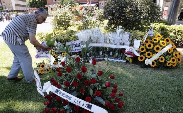 Monumento que homenajea a los 43 fallecidos.