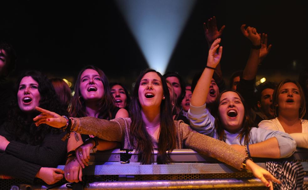 El público disfruta de un concierto en Bilbao.