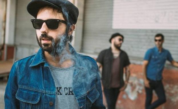 Juancho, vocalista y guitarrista de la banda madrileña.