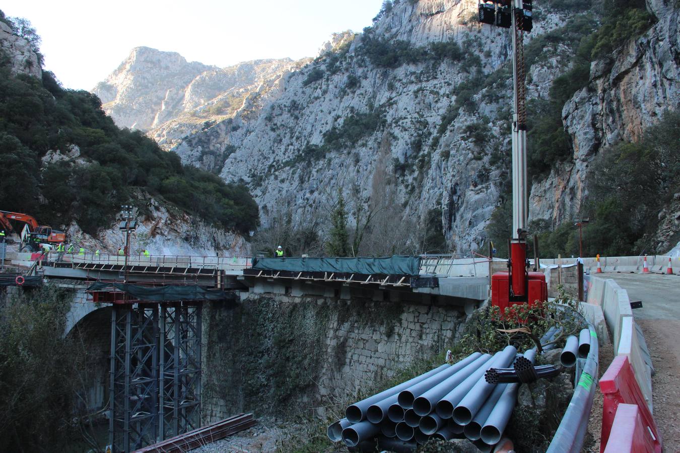 Fotos: Abierto al tráfico el nuevo puente de Lebeña