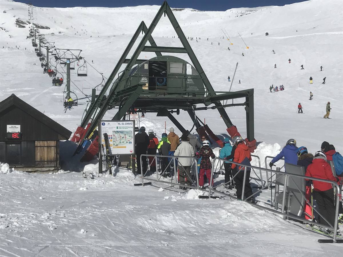 Este domingo han cumplido las expectativas. Alto Campoo vuelve a colgar el cartel de aforo completo