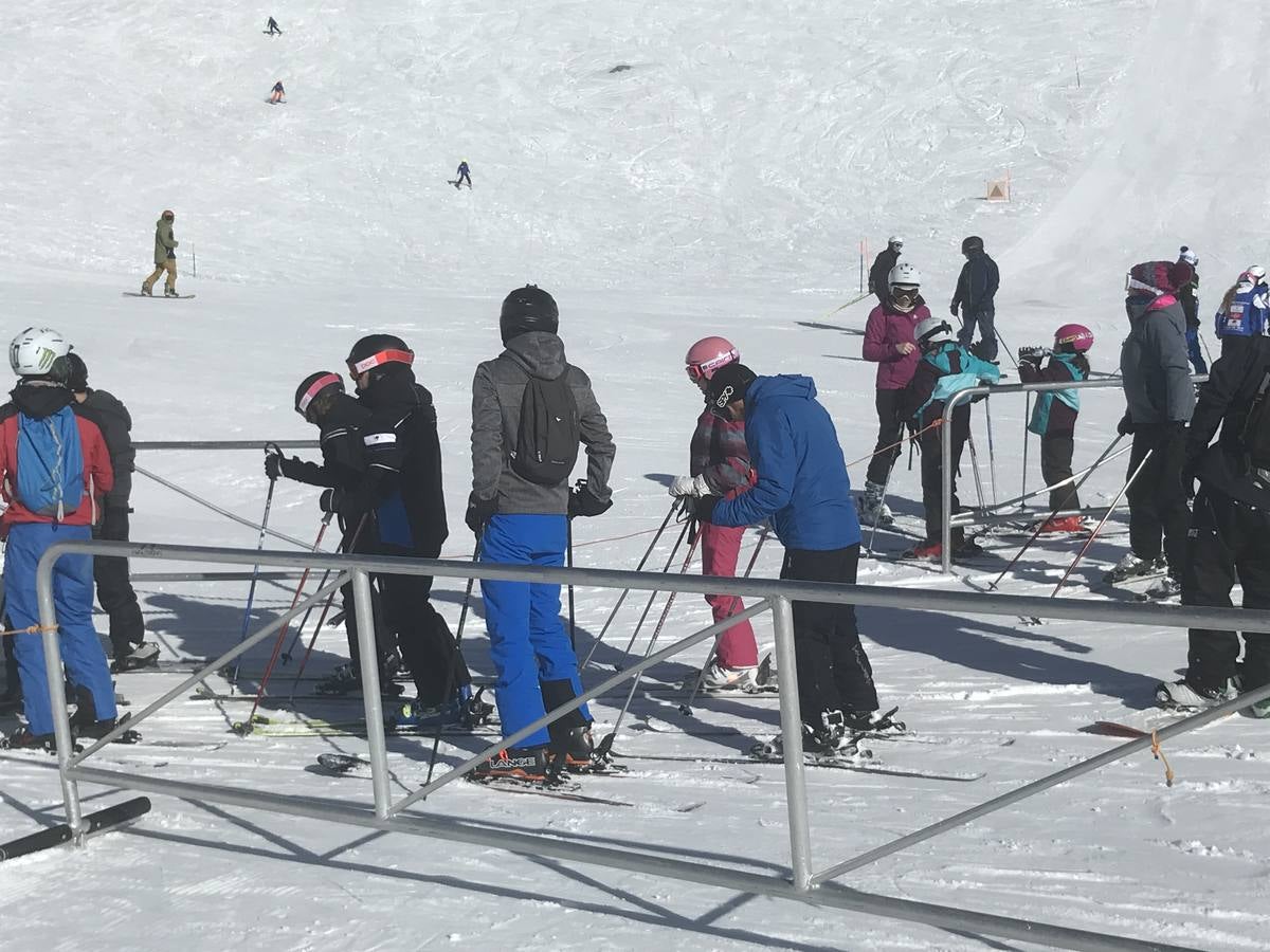 Este domingo han cumplido las expectativas. Alto Campoo vuelve a colgar el cartel de aforo completo