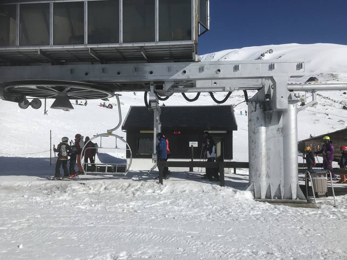 Este domingo han cumplido las expectativas. Alto Campoo vuelve a colgar el cartel de aforo completo