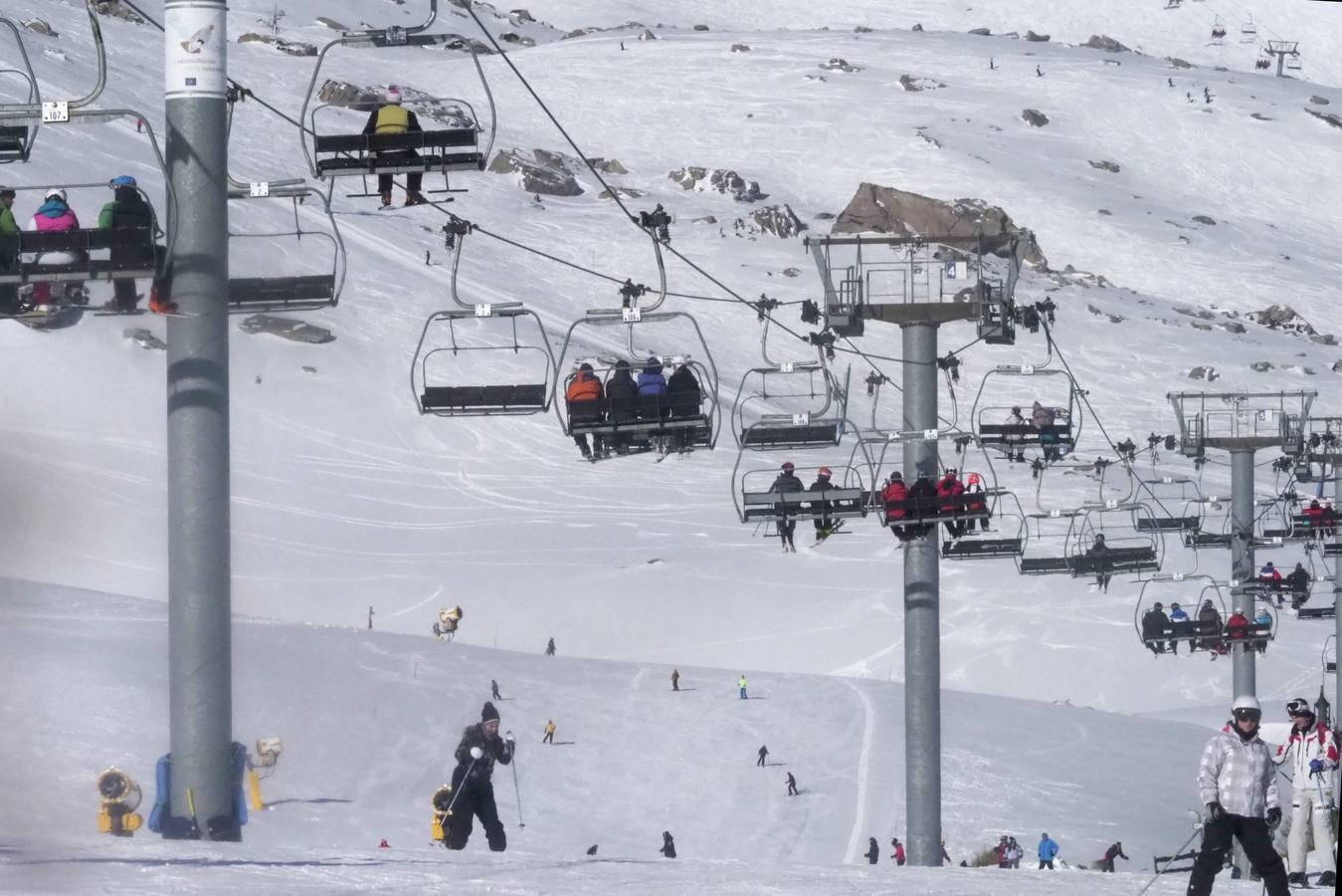 Este domingo han cumplido las expectativas. Alto Campoo vuelve a colgar el cartel de aforo completo