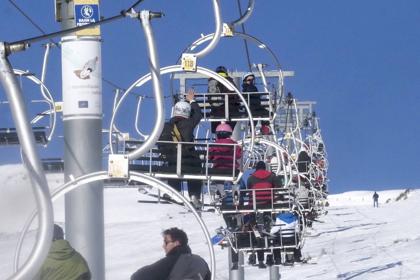 Este domingo han cumplido las expectativas. Alto Campoo vuelve a colgar el cartel de aforo completo