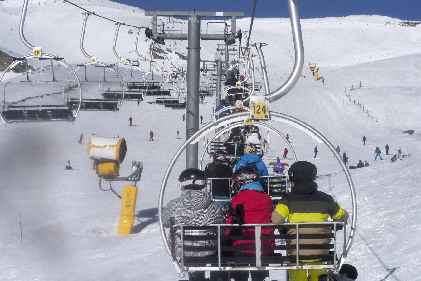 Este domingo han cumplido las expectativas. Alto Campoo vuelve a colgar el cartel de aforo completo