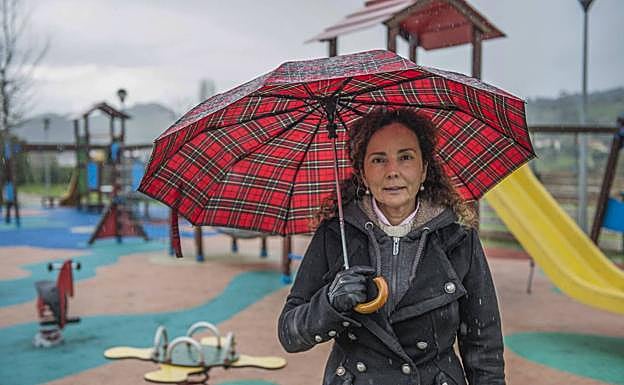 María Ochoa se ha visto obligada a pedirse vacaciones estos días para atender a su hijo