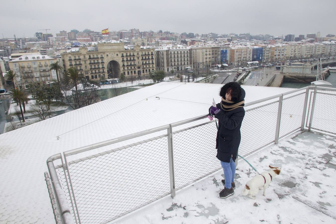 Fotos: A clase y a trabajar bajo la nieve