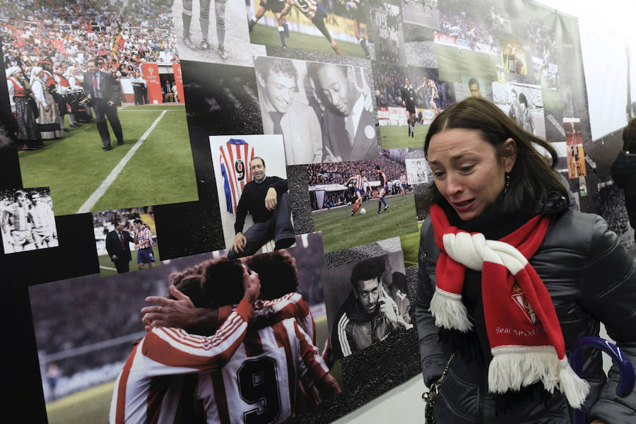 Centenares de personas han acudido al estadio del Sporting para dar su último adiós al mítico futbolista, fallecido el martes. 