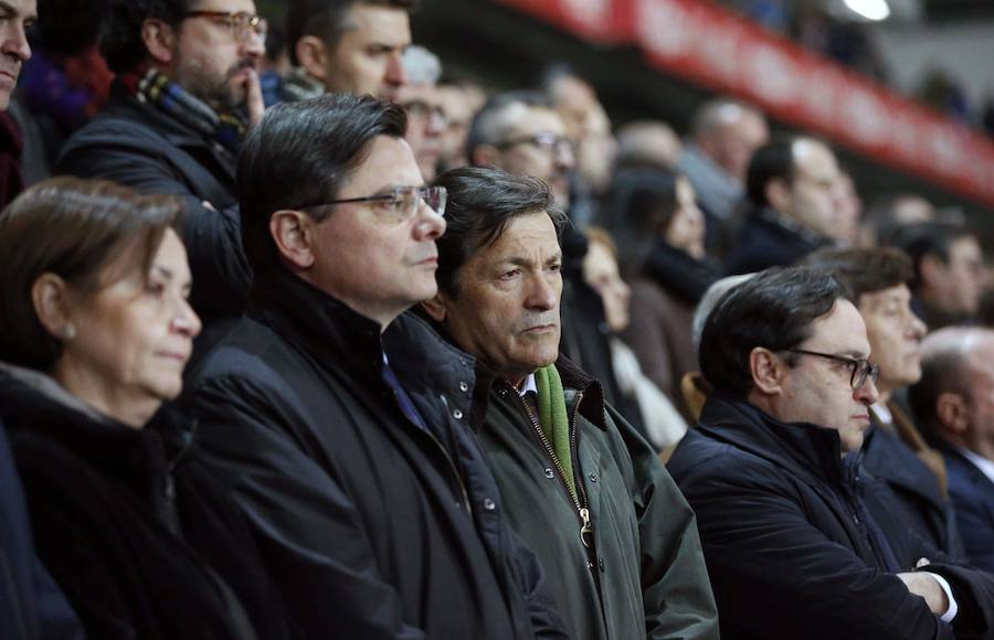 Miles de personas han dado su último adiós al mítico delantero en el estadio del Sporting. 