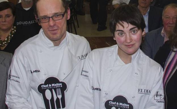 Pedro Muñoz y Raquel Diego, tras ganar el concurso de gastronomía.