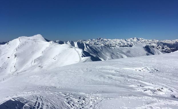 Imagen frontal de la Sierra de Peña Labra tomada desde el Cornón (Sierra del Cordel).