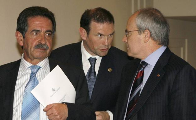 Revilla, junto a Montilla e Ibarretxe, en la Conferencia de presidente autonómicos en 2007.