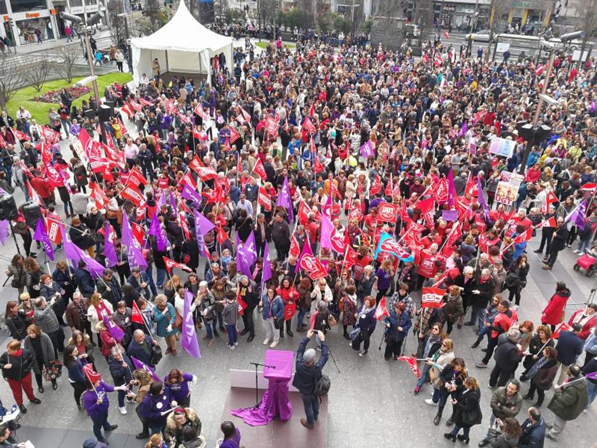 Concentración en la plaza del Ayuntamiento de Santander.