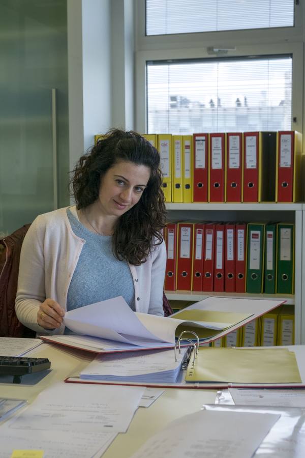 Paz Peña Salmón. Administrativa. «Llevo 16 años trabajando: empecé a jornada completa y por los niños tuve que pedir reducción».