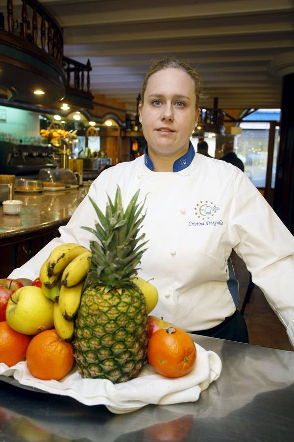 Cristina Tresgallo Aldazábal. Cocinera en restaurante Villa de Santillana. «Para nosotras todo es mucho más complicado por la conciliación familiar».