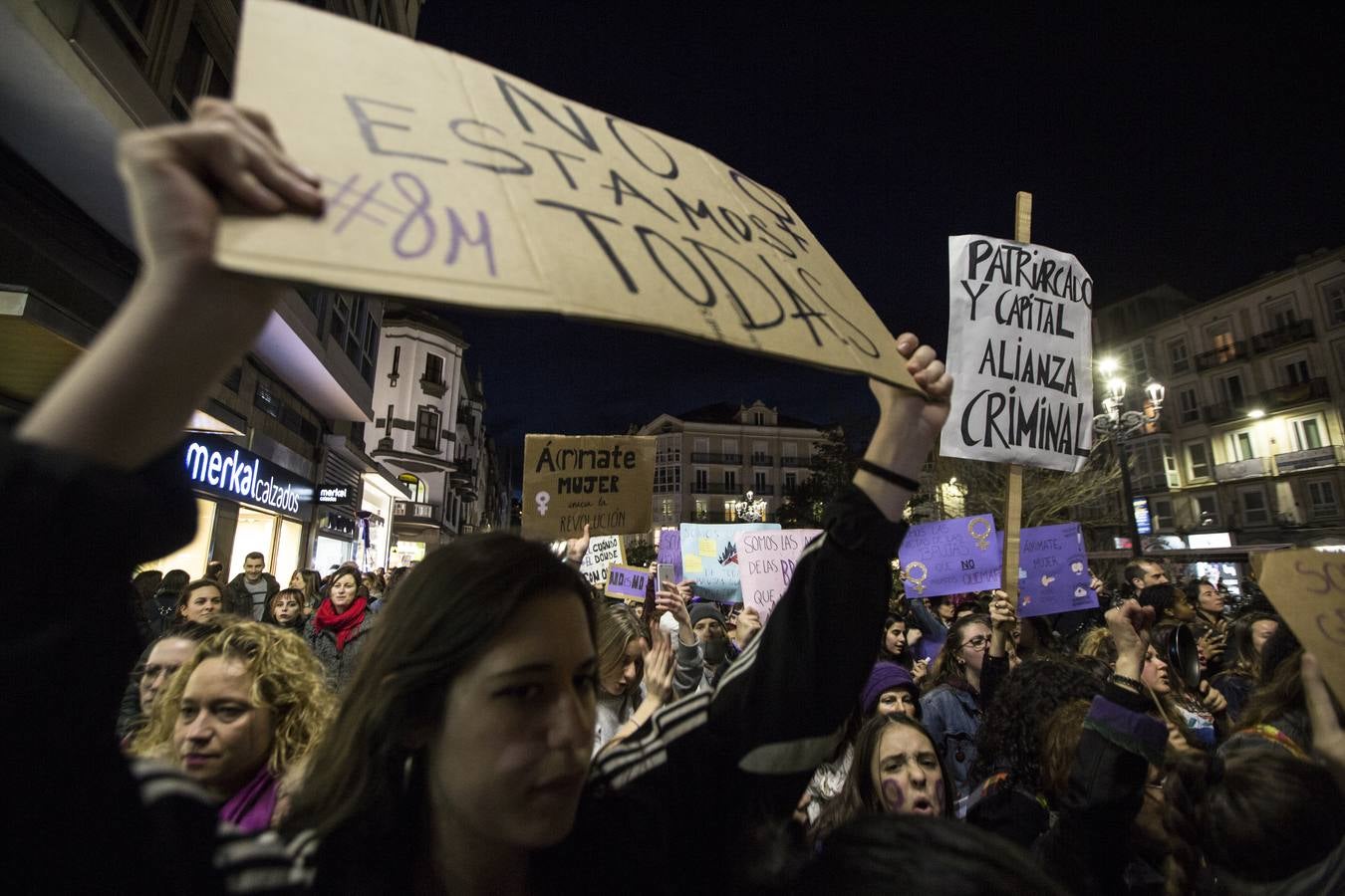 22.000 personas salieron a la calle en la capital para reivindicar los derechos de las mujeres en una movilización histórica en la ciudad