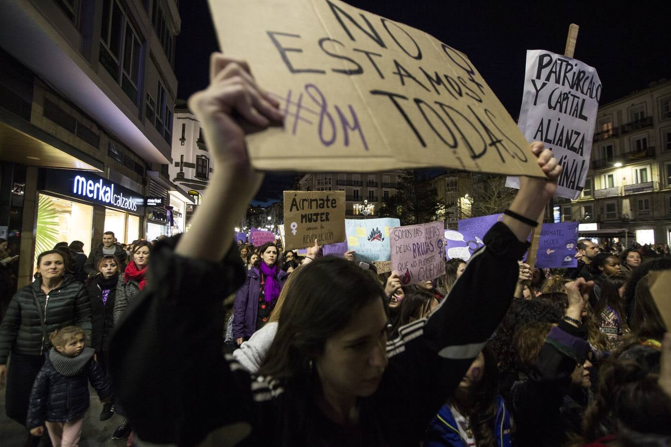 22.000 personas salieron a la calle en la capital para reivindicar los derechos de las mujeres en una movilización histórica en la ciudad